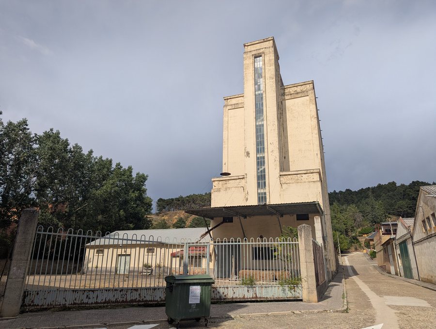 File:Silo de Saldaña 02.jpg