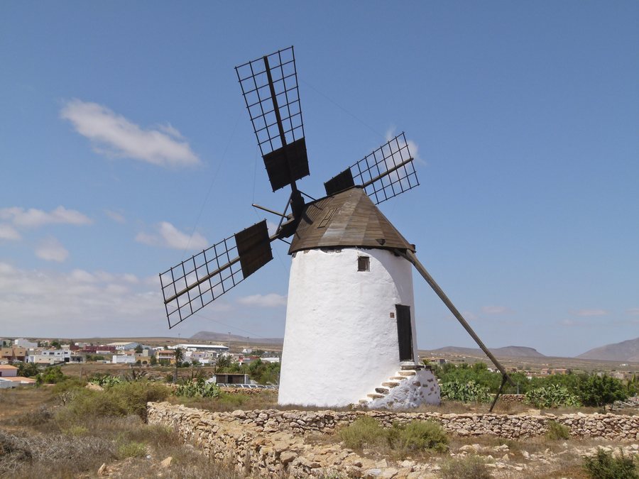 File:Wind mill - Windmühle - moulin à vent - Molino - Tuineje - Fuerteventura - Canary islands - Spain - 01.jpg