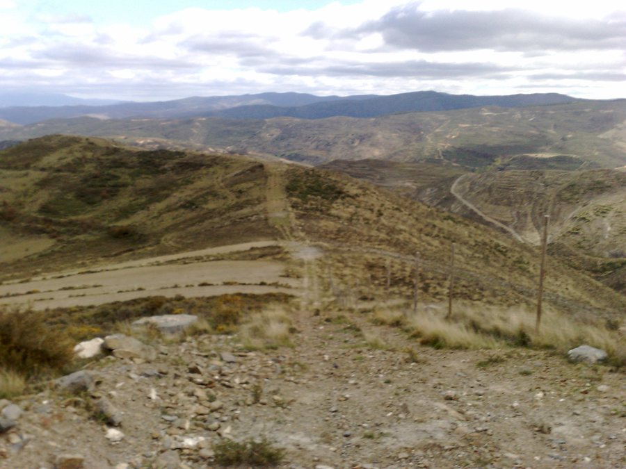 File:Muro de Aguas, La Rioja, Spain - panoramio.jpg