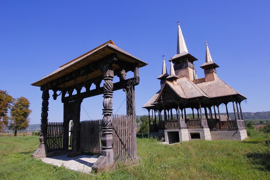 Traditionelles Tor des Ensembles Cândești
