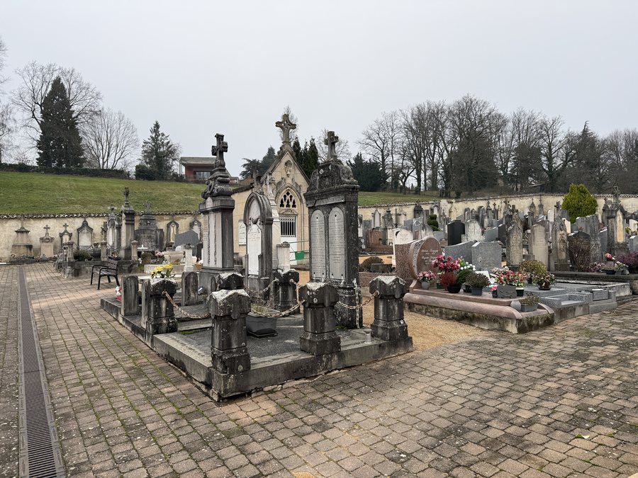 File:Cimetière - Montmerle-sur-Saône (FR01) - 2025-12-27 - 1.jpg