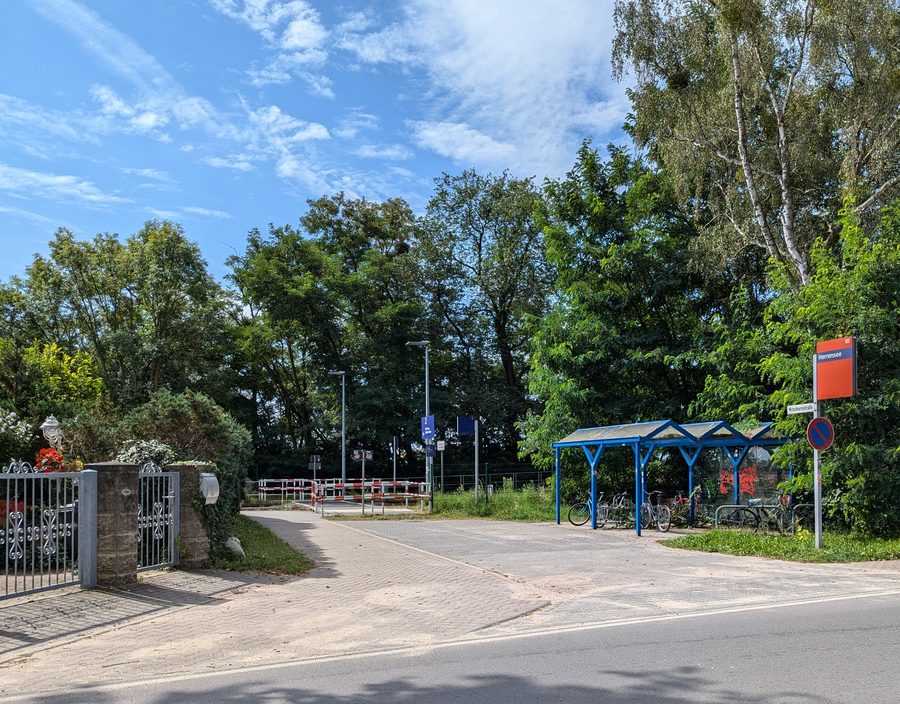 Herrensee station in the Herrensee district of Rehfelde