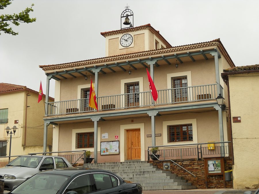 File:Montejo de la Sierra Ayuntamiento.JPG