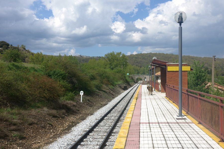 File:Estación de Prado de la Guzpeña 02.jpg