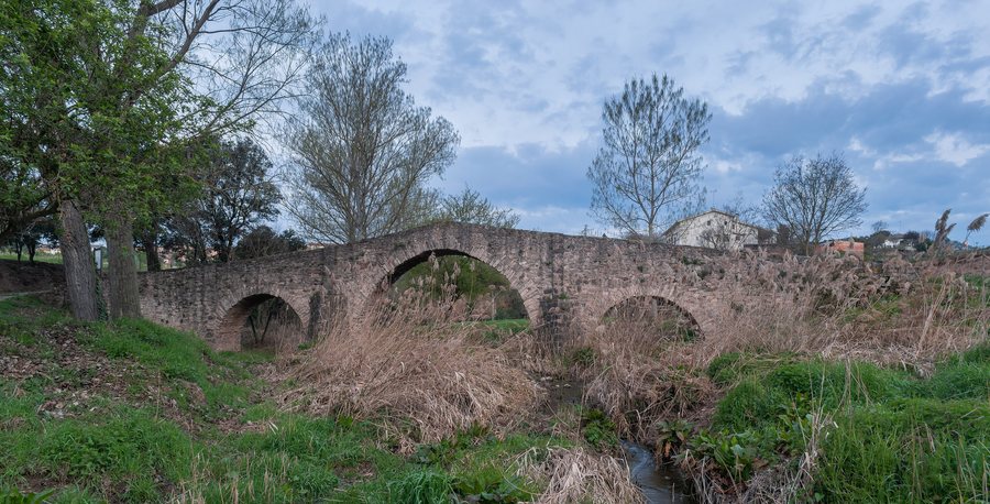File:Pont Vell in Avinyo (2).jpg