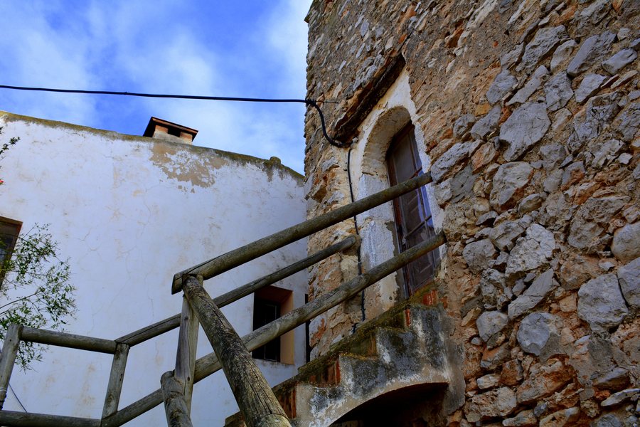 File:Torre Campdàsens, Garraf, Sitges.jpg