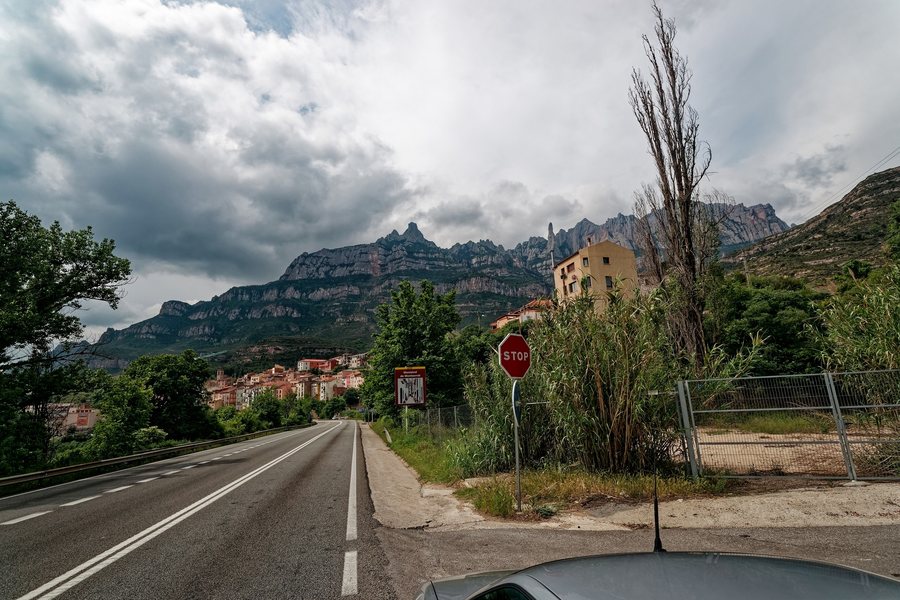 File:Montserrat - Monestir de Montserrat - Carretera de Abrera a Manresa - View South.jpg