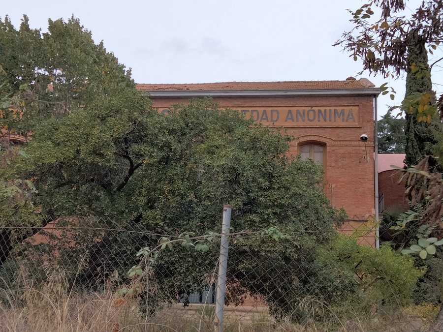 File:85 La Llanera, cra. de Prats de Lluçanès (Sabadell).jpg