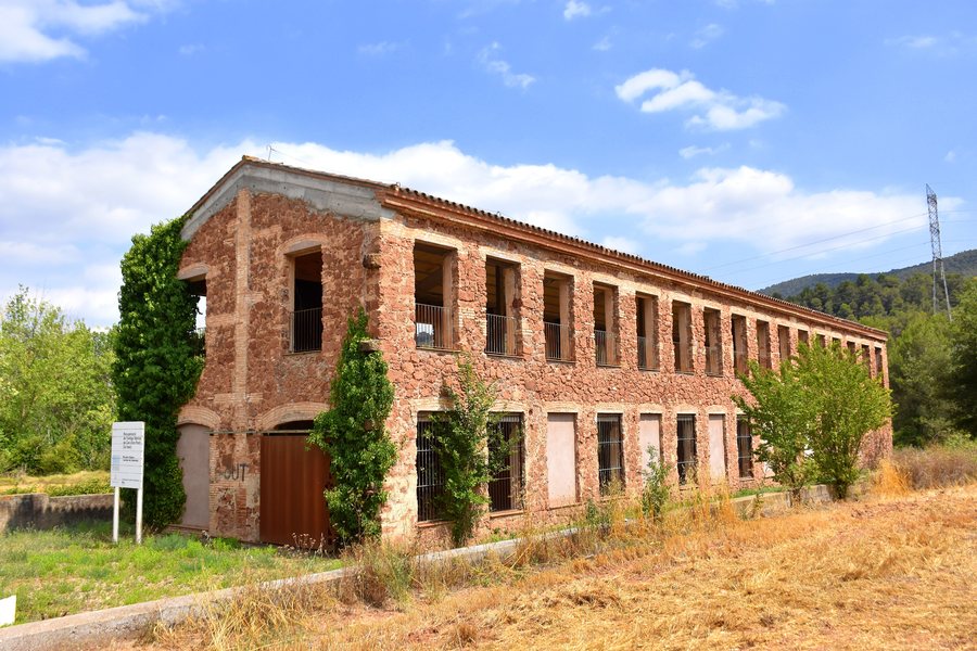 File:Antiga fábrica Can d'en Pont, Orpí , Anoia.jpg