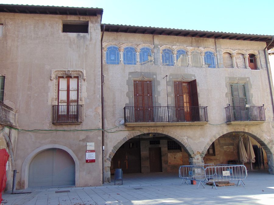 File:Casa Parrella de Torelló (Osona).jpg