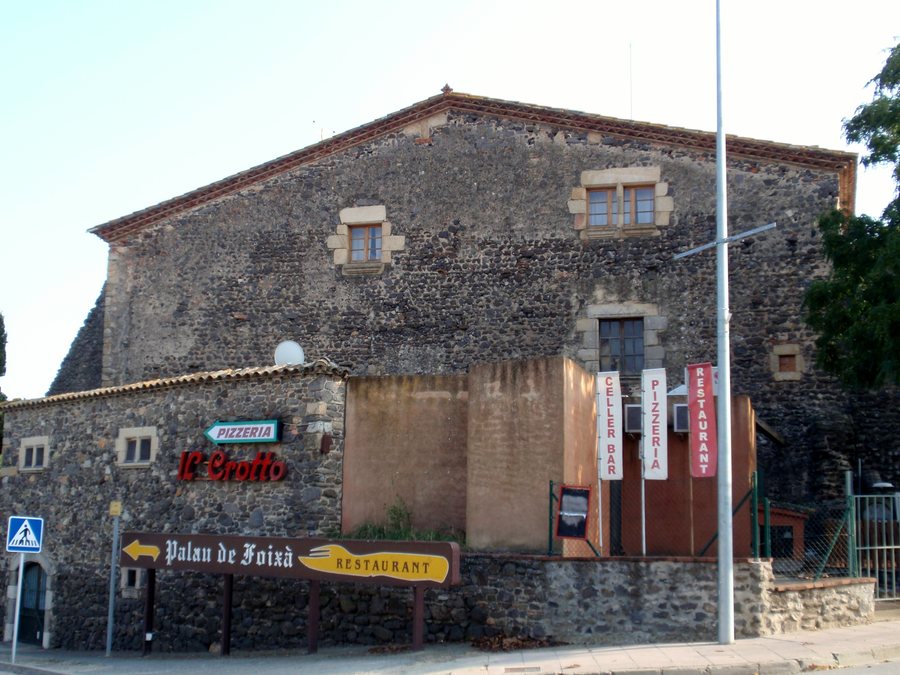 File:Palau de Foixà Maçanet.jpg
