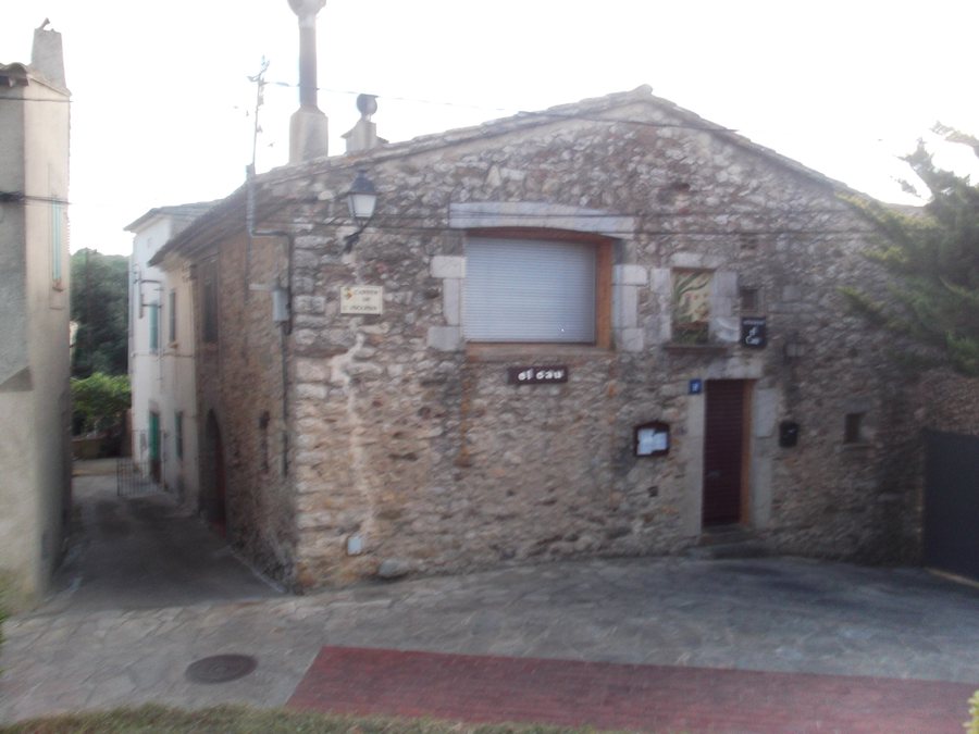 File:Can Planas (Esclanyà).JPG