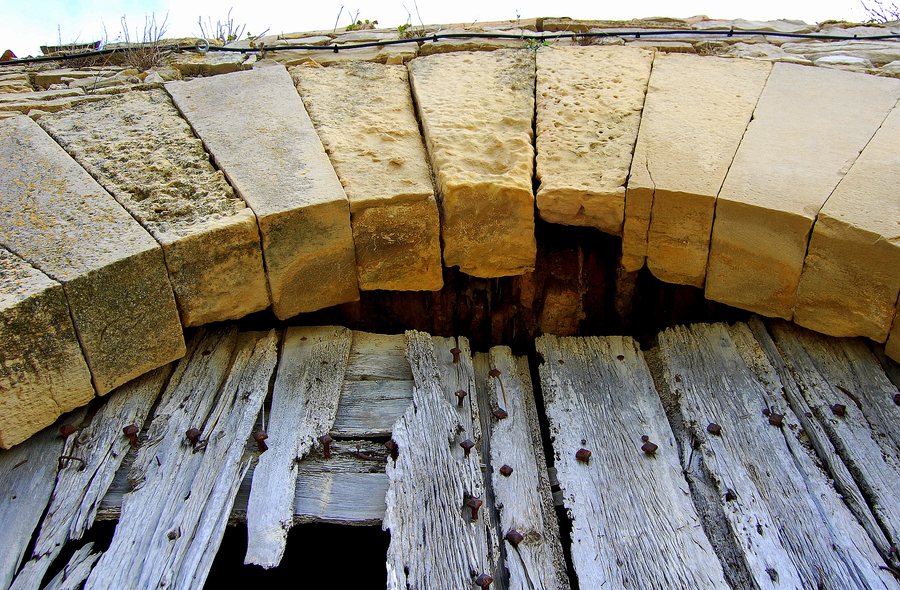 File:Castell de Granyena de Segarra - 1.jpg