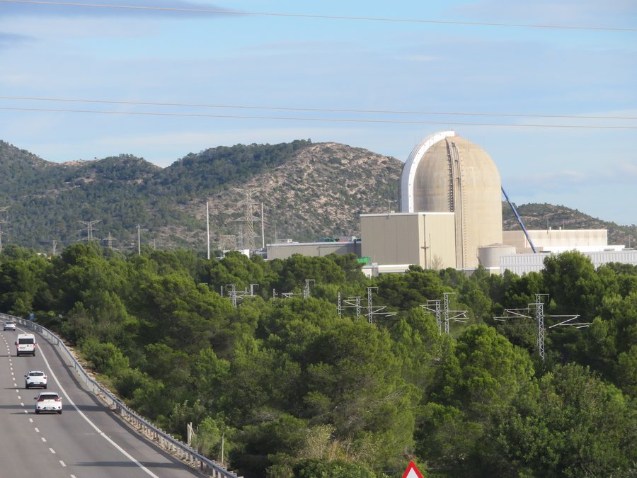 File:Central nuclear de Vandellós, provincia de Tarragona (España).jpg