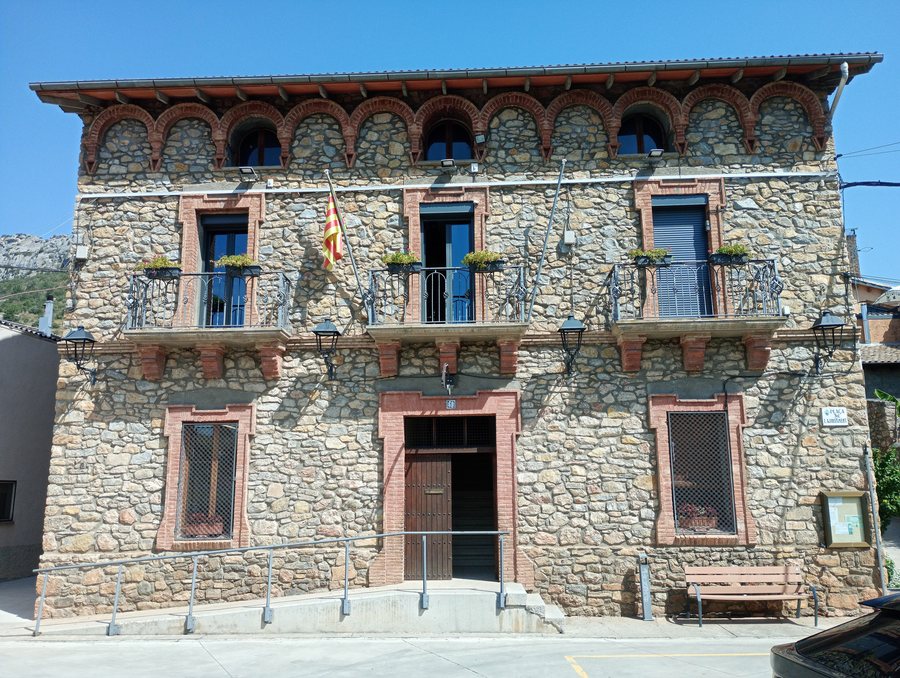 File:Casa consistorial de Coll de Nargó.jpg
