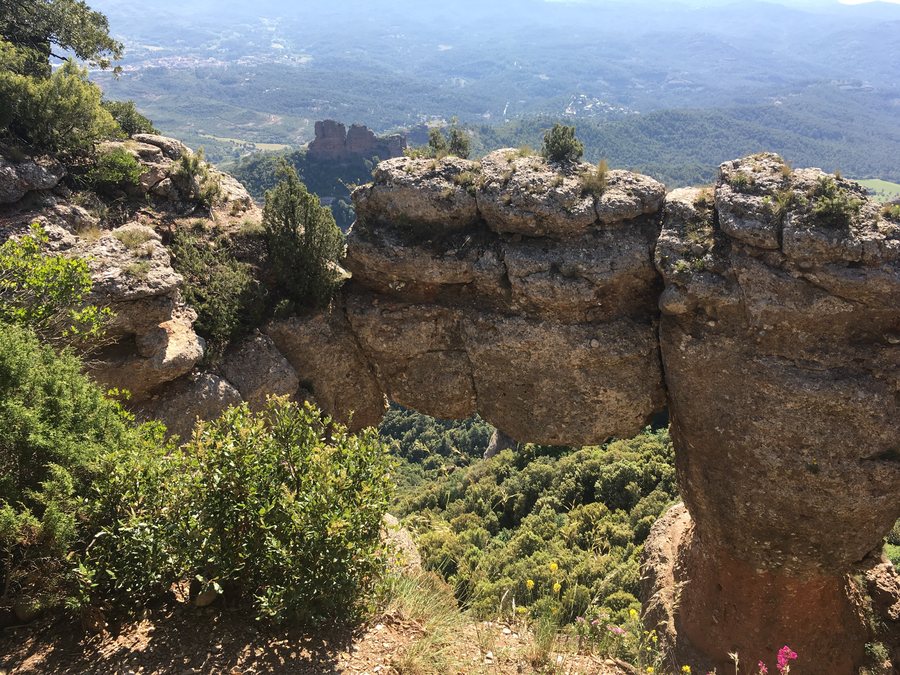 File:La Roca Encavalcada (Sant Llorenç Savall) Mirador Superior.jpg