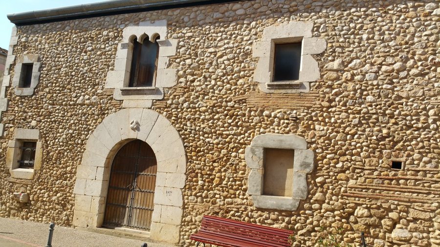 File:Habitatge al carrer Sant Antoni 13, Santa Llogaia d'Àlguema.jpg