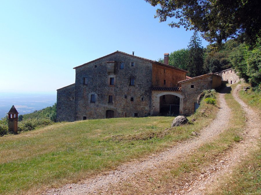 File:Can Falgars de Beuda 1.jpg