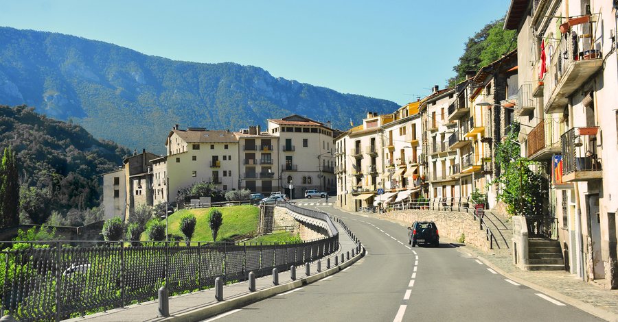 File:Gerri de la Sal - calle.jpg