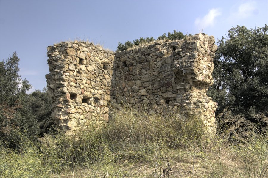 File:Pau - Castell de Vilaüt.jpg