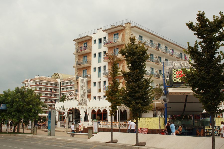 File:Hotel Alhambra, Santa Susanna, Spain - panoramio.jpg