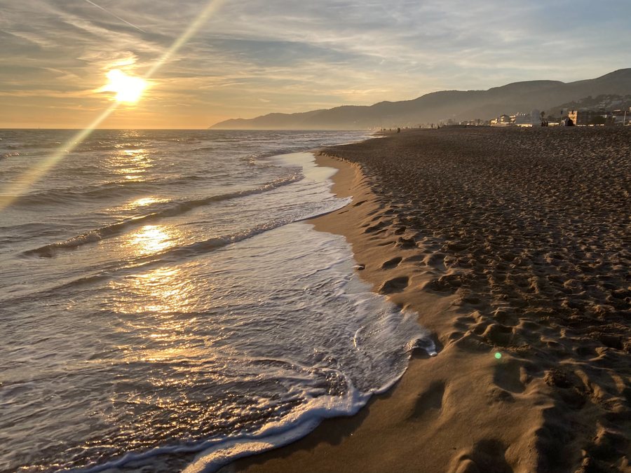 File:Castelldefels Beach.jpg