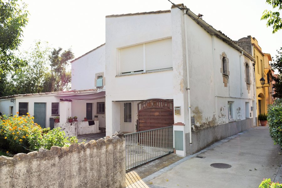 File:Can Mai (Riudellots de la Selva) 2.jpg