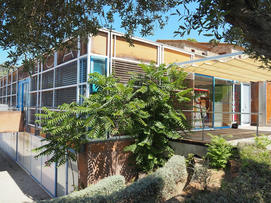 File:Biblioteca Mercè Rodoreda Castell-Platja d'Aro P7020055 (54654227971).jpg