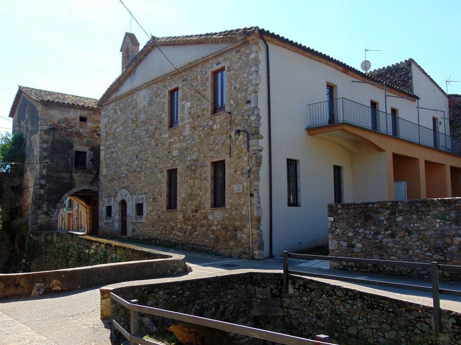 File:Ajuntament de Crespià 1.jpg