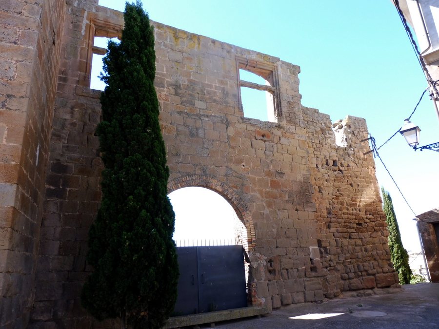 File:CASTELL DE MONTFALCÓ D'OSSÓ - IB-309.jpg