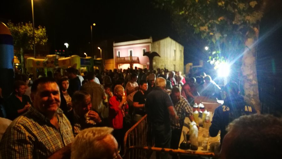 File:Botifarrada popular a la Festa Major de Montmajor 2017.jpg