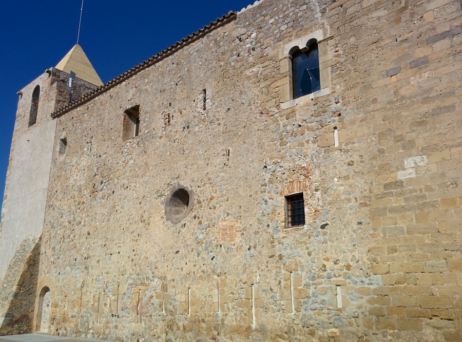 File:Castell de Calabuig.jpg