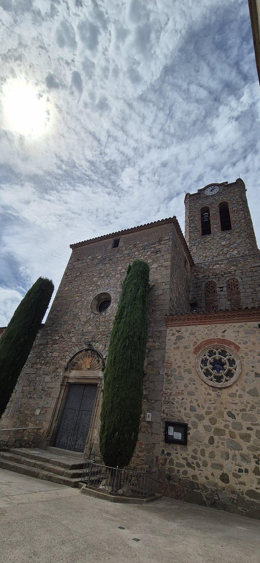 File:Església de Sant Iscle i Santa Victòria de Dosrius.jpg