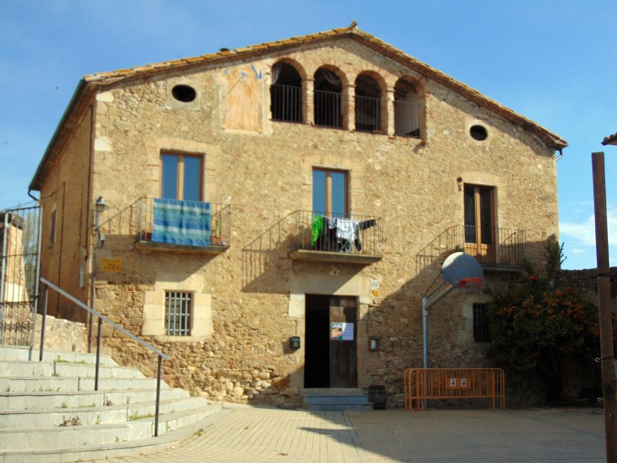 File:Santa Llogaia del Terri - Antiga rectoria.jpg