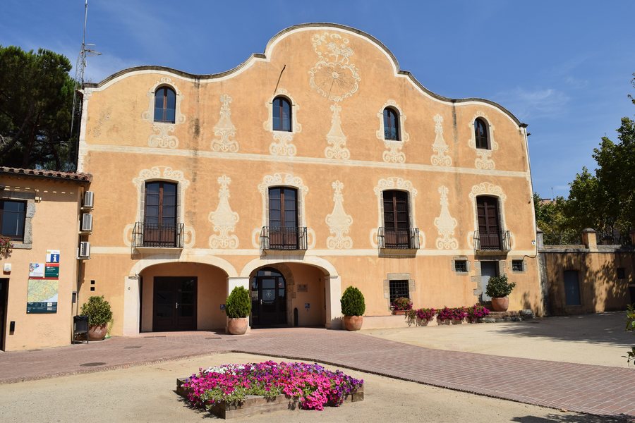 File:Can Lleonart (Alella).jpg