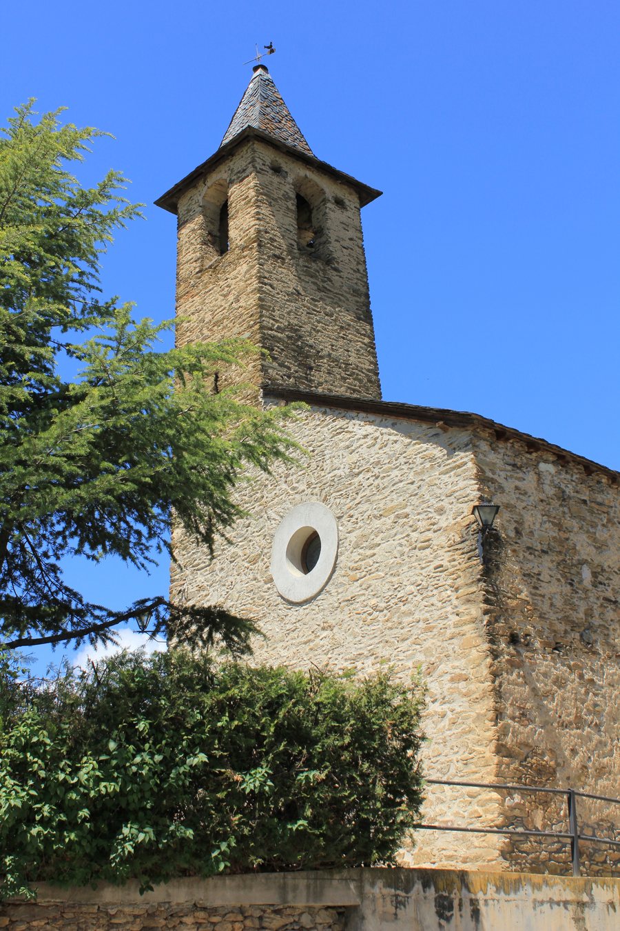 File:Església parroquial de Sant Esteve d'Aravell (Montferrer i Castellbò) - 1.jpg