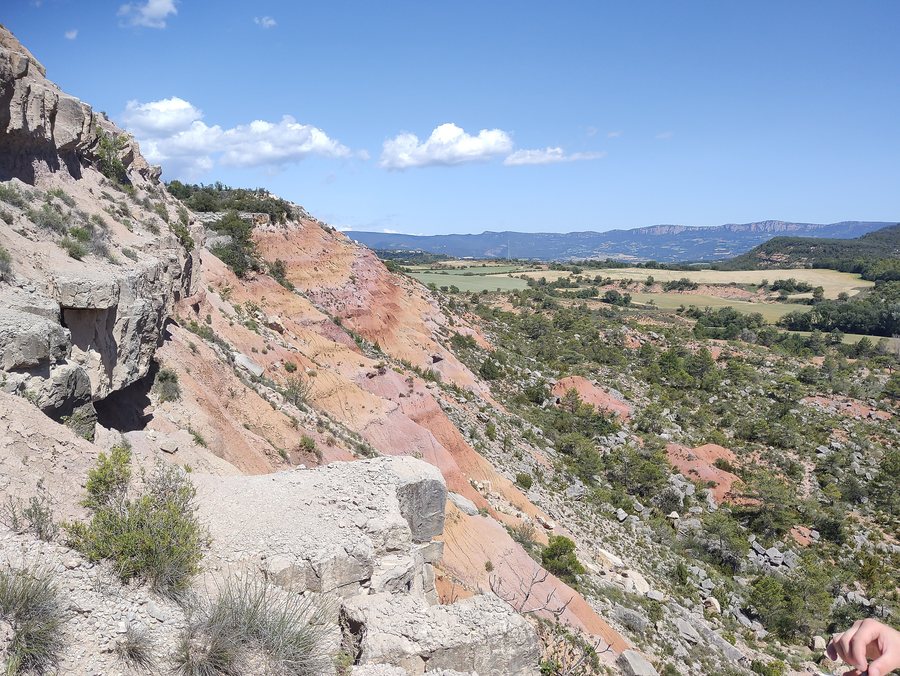 File:Red marls at Puig Pédros in the Tremp Basin.jpg