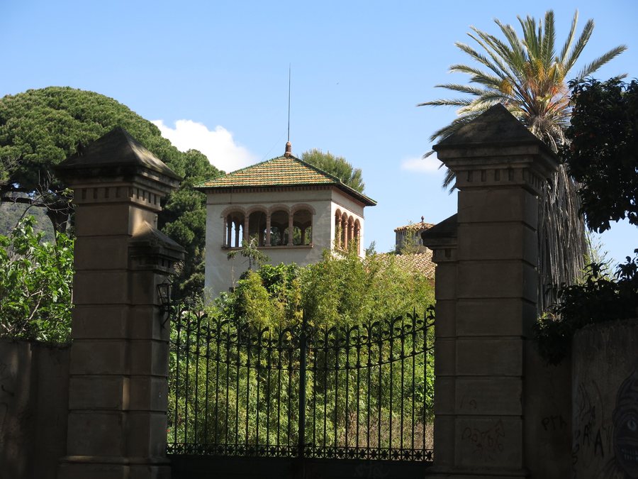 File:027 Can Costa (Premià de Dalt), portal del recinte, camí Empedrat.jpg