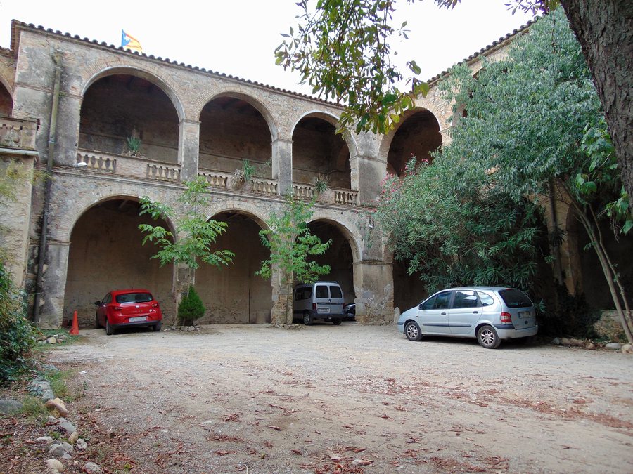 File:Castell de Medinyà 2017.jpg