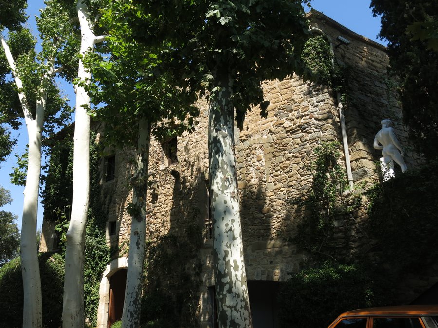 File:018 Castell de Púbol (Casa Museu Gala Dalí), façana sud.jpg