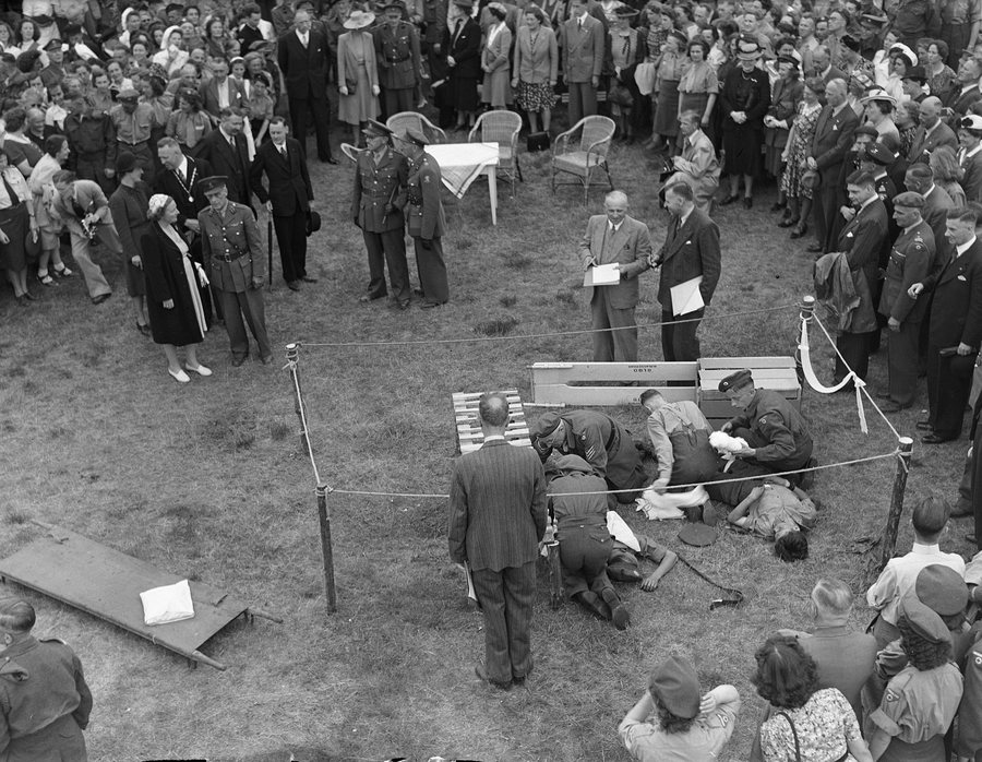 File:Landdag Nederlandse Rode Kruis te Lunteren, Bestanddeelnr 902-2310.jpg