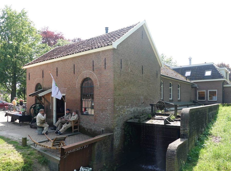 File:Eerbeek Oliemolen (1).jpg