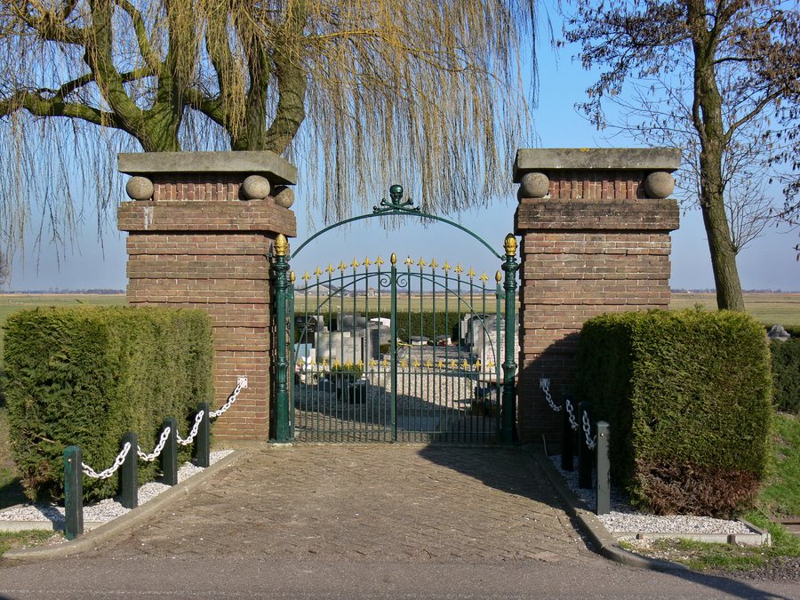 File:Oostknollendam Bijzondere begraafplaats.jpg