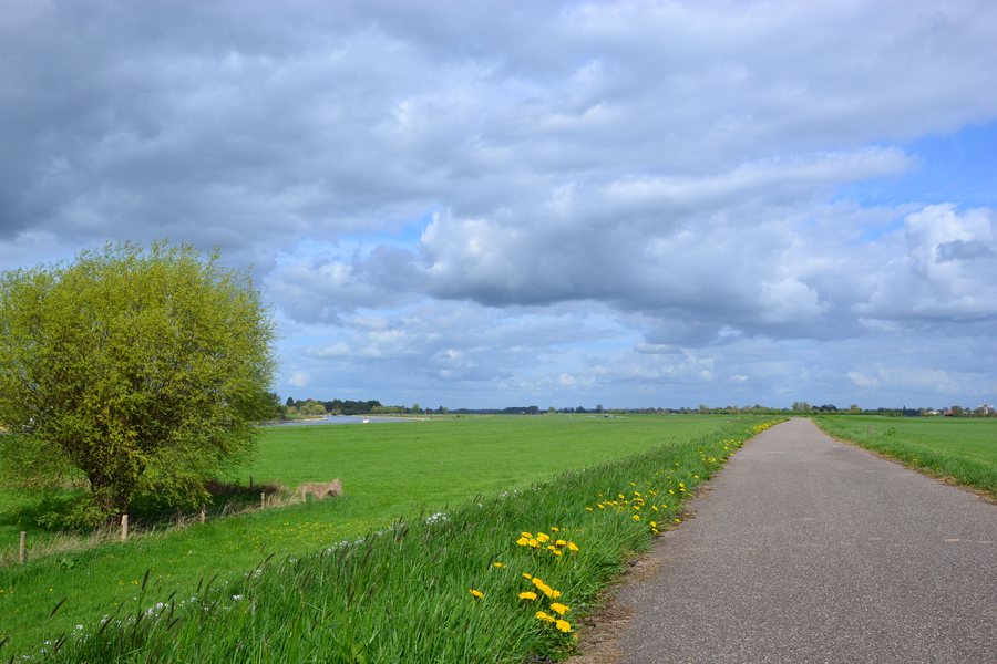 File:Graafschapspad near Olburgen.jpg