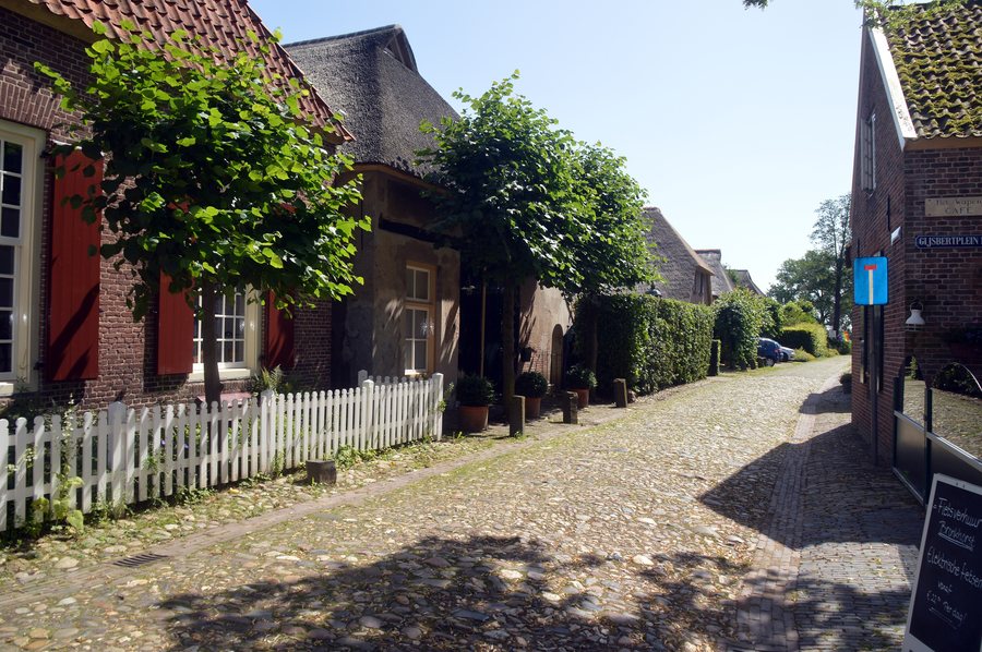 File:Boterstraat. Bronkhorst. Gemeente Bronckhorst. Gelderland. Netherlands.jpg