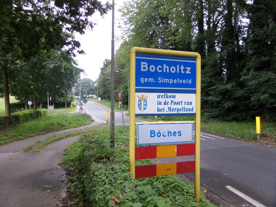 File:Bocholtz - plaatsnaambord.jpg