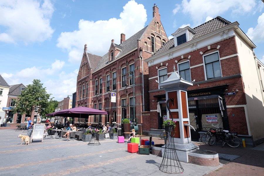 File:Markt 2-6, Groenlo.jpg