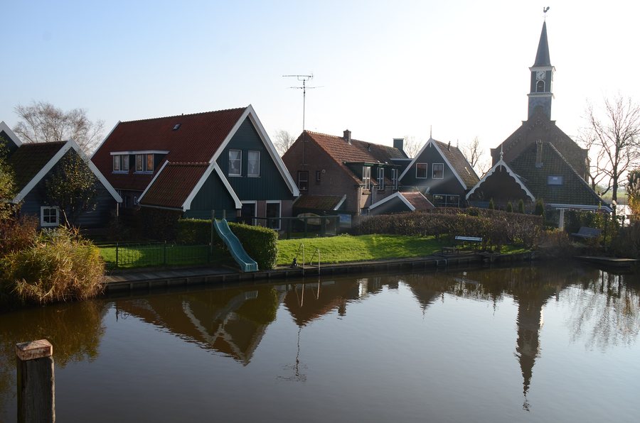 File:Church of Driehuizen reflected in the Schermer ringvaart - panoramio.jpg