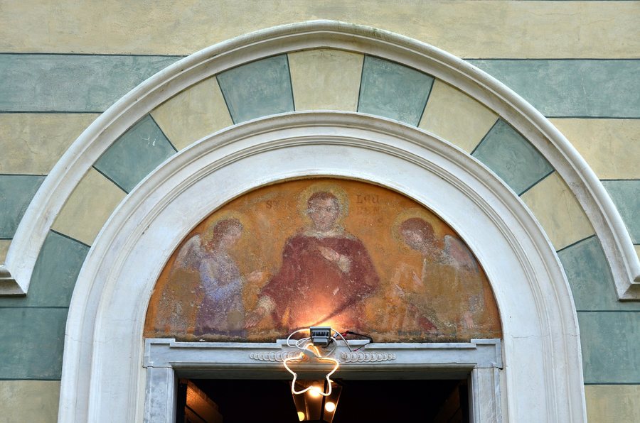 File:Teriasca (Sori)-chiesa san lorenzo-lunetta portale esterno (2020).jpg