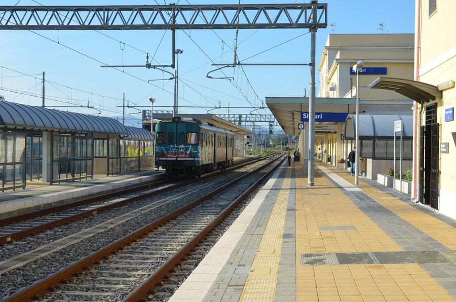 File:Sibari - stazione ferroviaria - ALn 668.jpg
